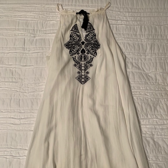 CREAM DETAILED DRESS - Picture 2 of 3